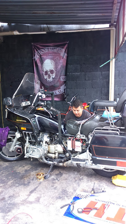 Dirección, horario, teléfono y opiniones de Halloween Motors en San Nicolás de los Garza