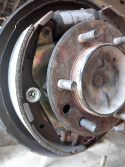 Dirección, horario, teléfono y opiniones de Onestop Taller Mecánico en Compostela